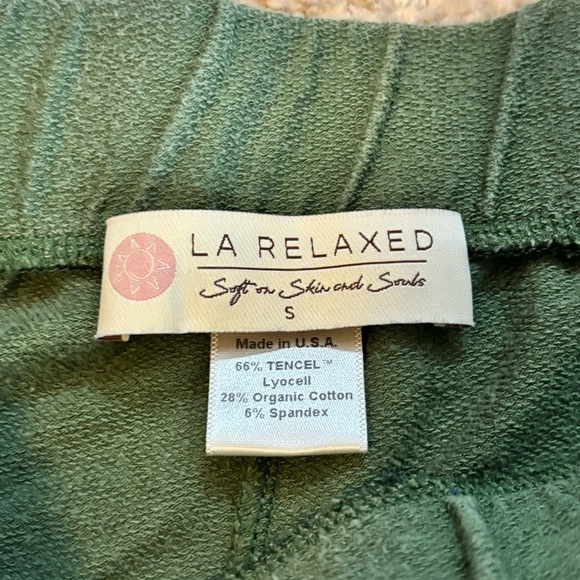LA Relaxed Green Tencel Shorts - size S - Picture 5 of 9